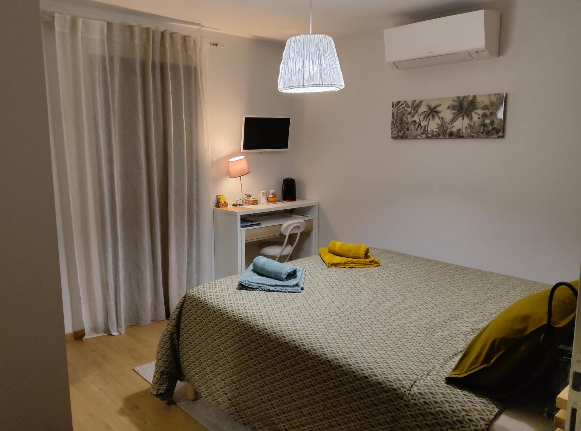 Du Cote De Chez Paule, Chambre Avec Entree Independante Et Salle D'Eau Privative Séméac Dış mekan fotoğraf