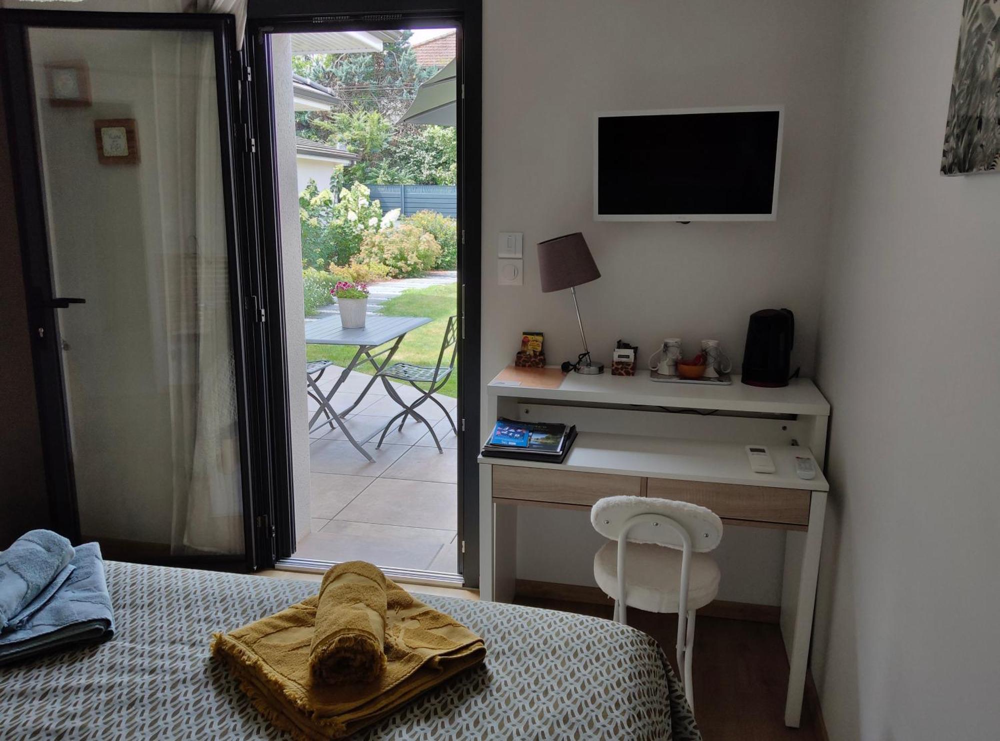 Du Cote De Chez Paule, Chambre Avec Entree Independante Et Salle D'Eau Privative Séméac Dış mekan fotoğraf
